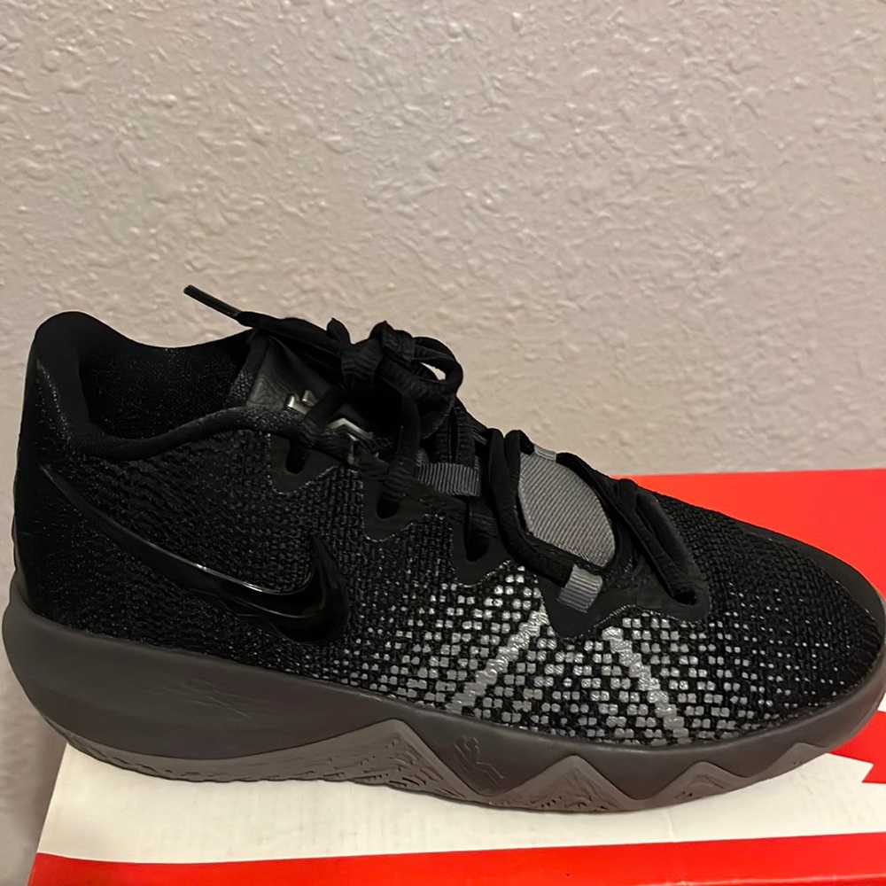 Kyrie flytraps